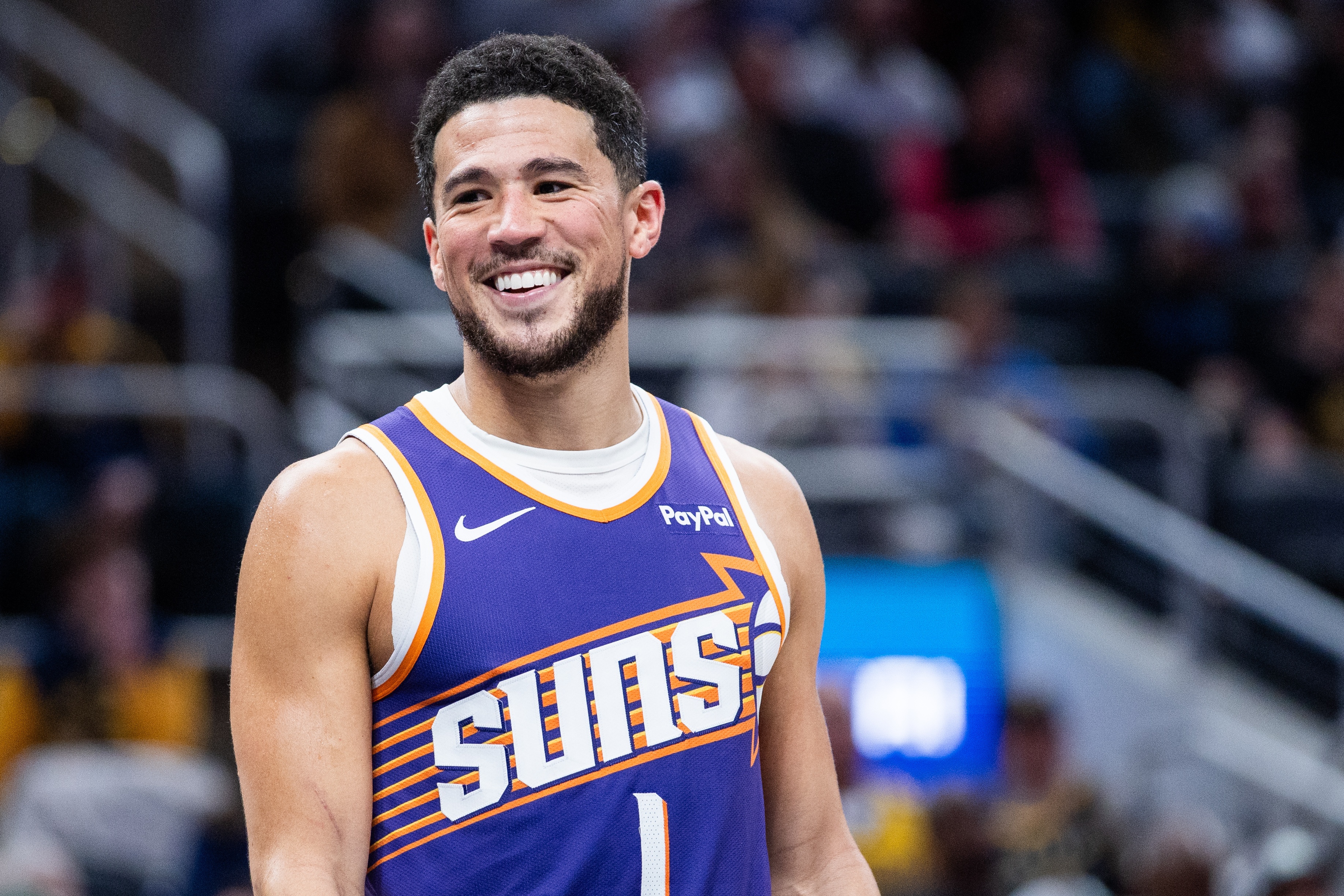 永利官网-时间刚刚好！布克持球单打 连续晃动后干拔中投压哨命中